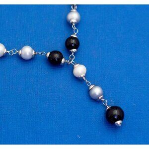 18 inch, Vintage Beaded Black White Beads Silver Tone Necklace D9